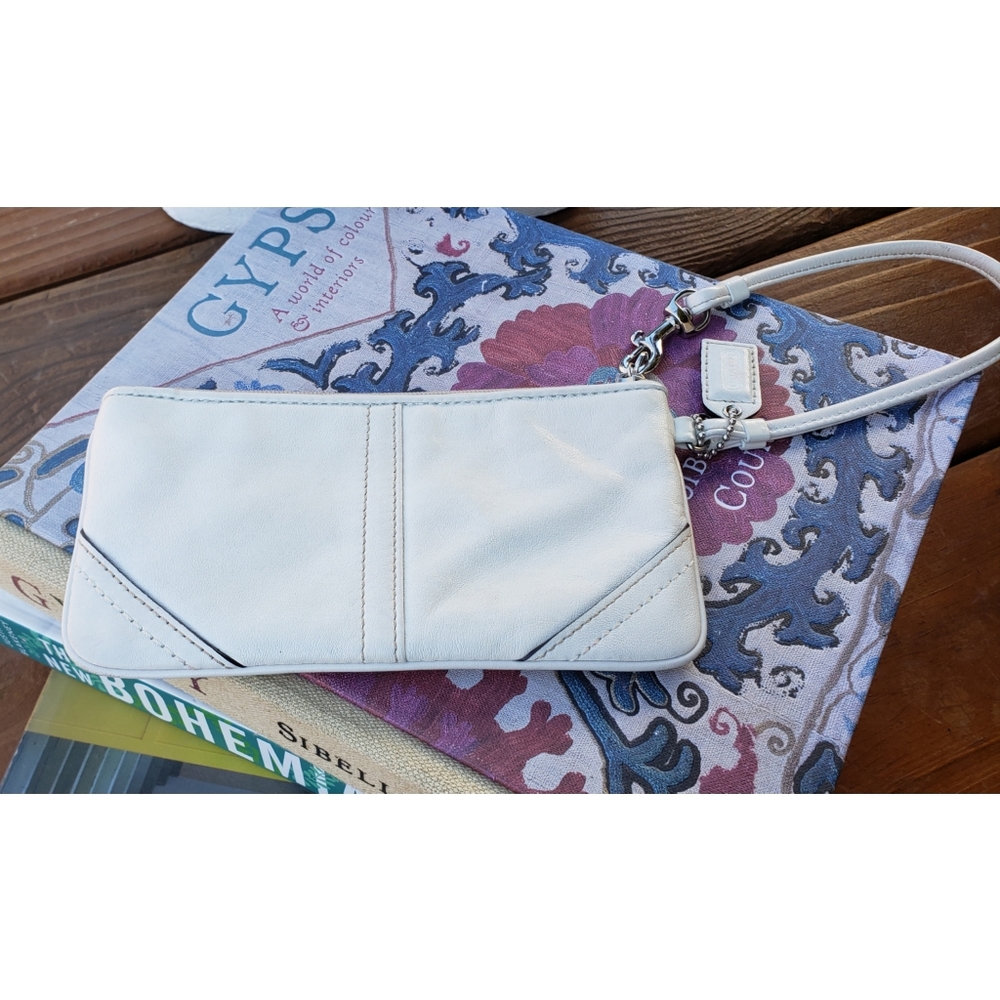 Coach White Leather Wristlet Clutch Wallet - Picture 2 of 4